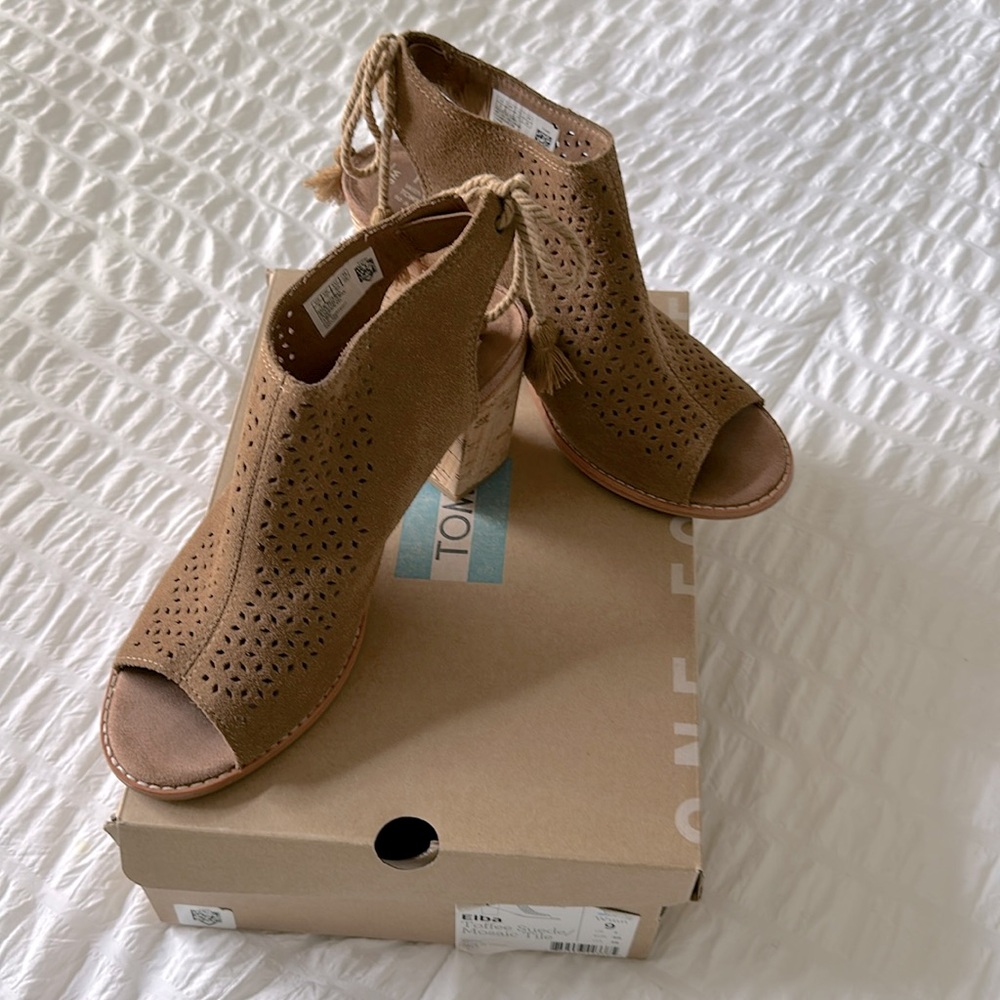 Women’s size 9 sandals.